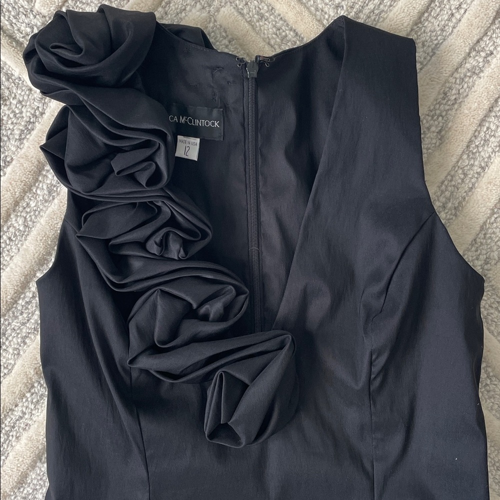 Holiday Jessica McClintock black form fitting V neck